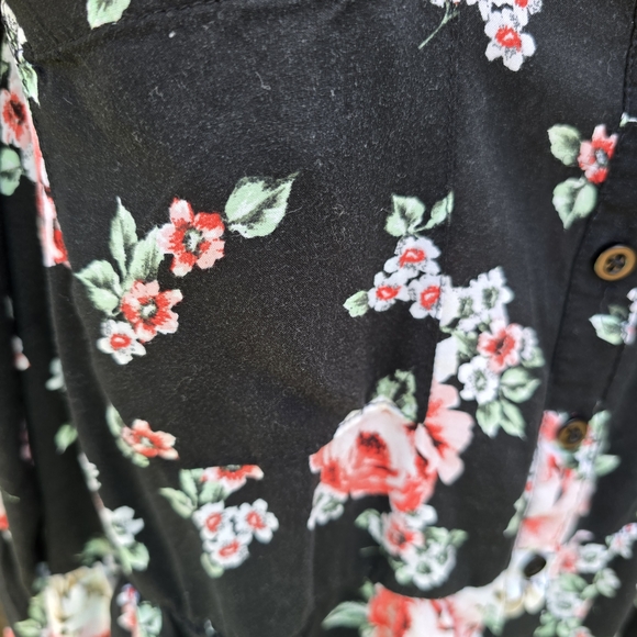 Torrid Floral Black Button-Up Blouse - Picture 5 of 7